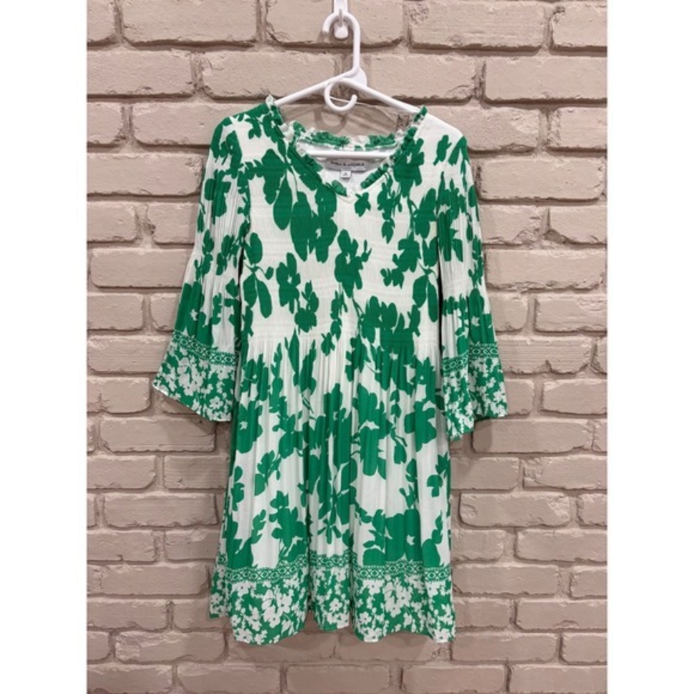 Emma & Michele Size M White/Green Floral Smocked Bell Sleeve V-Neck Mini Dress